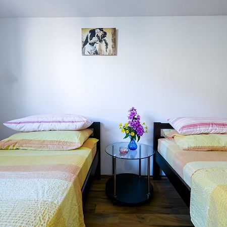 Apartments Mani Трогир Екстериор снимка