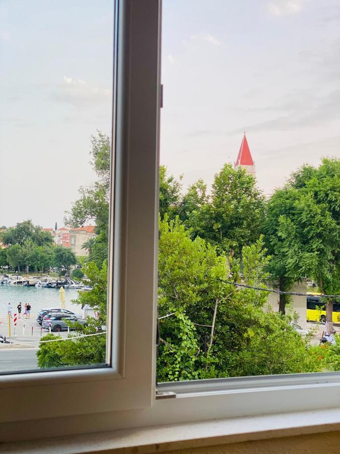 Apartments Mani Трогир Екстериор снимка
