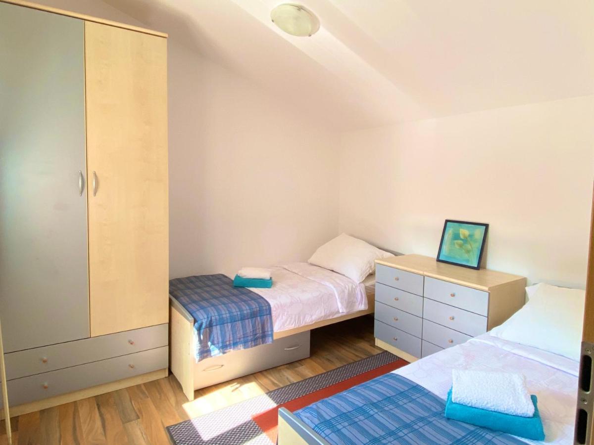 Apartments Mani Трогир Екстериор снимка