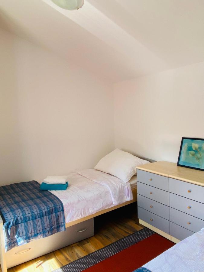 Apartments Mani Трогир Екстериор снимка