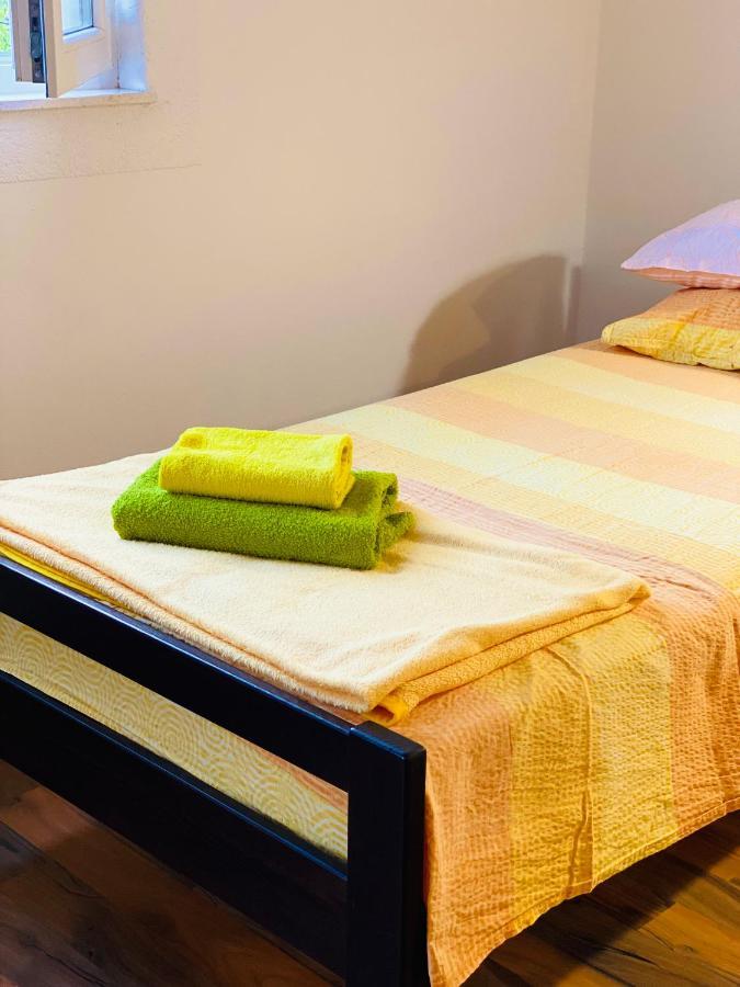 Apartments Mani Трогир Екстериор снимка