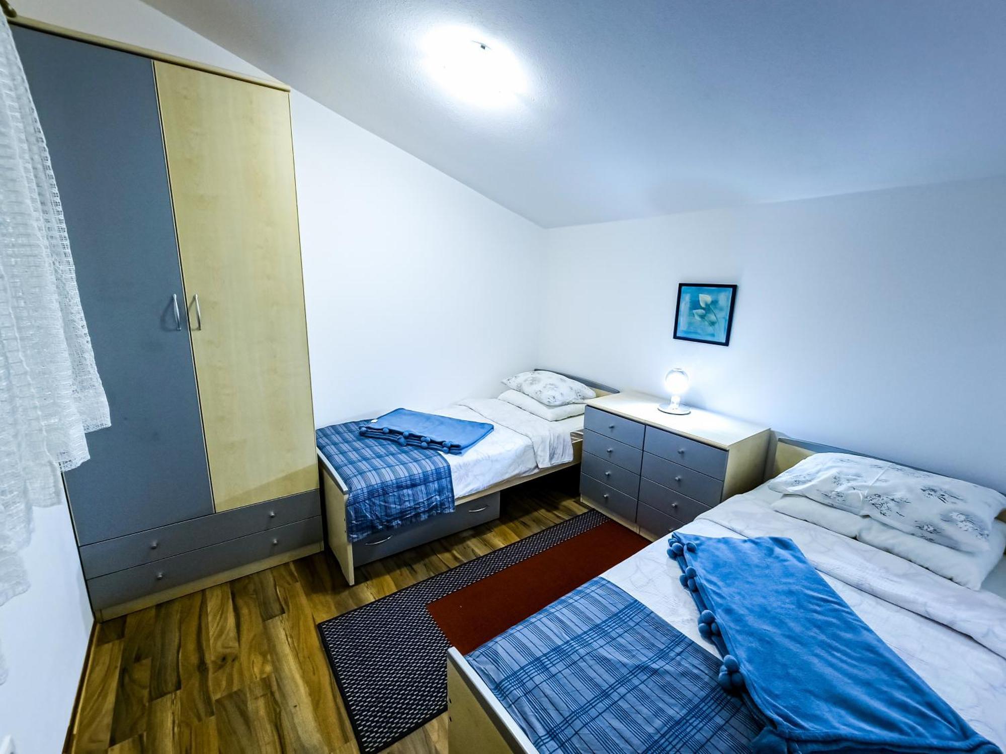 Apartments Mani Трогир Екстериор снимка