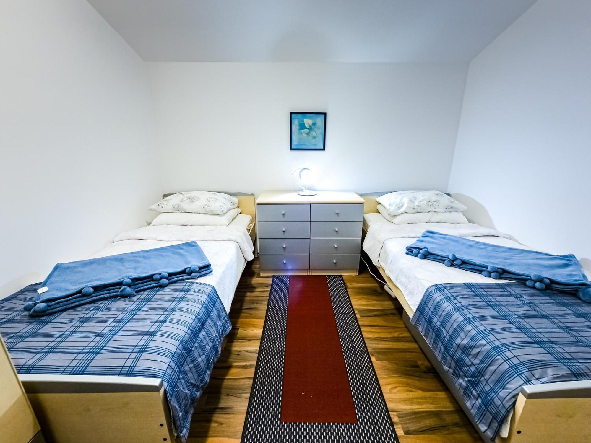 Apartments Mani Трогир Екстериор снимка