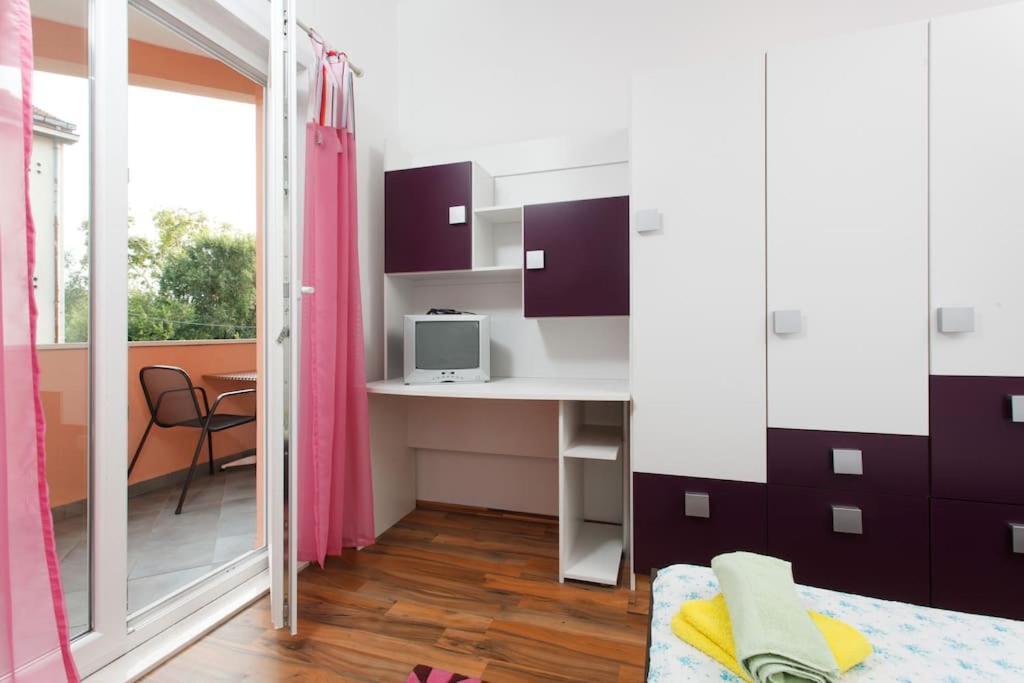 Apartments Mani Трогир Екстериор снимка