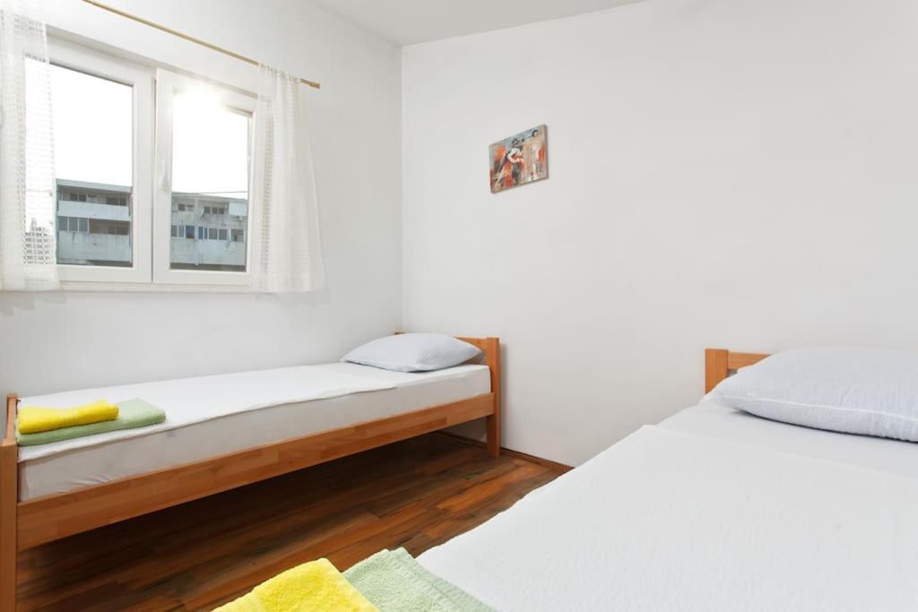 Apartments Mani Трогир Екстериор снимка