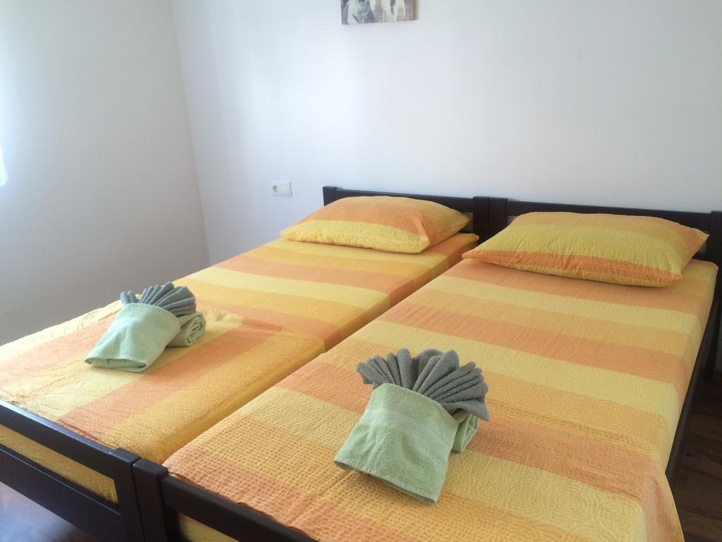 Apartments Mani Трогир Екстериор снимка