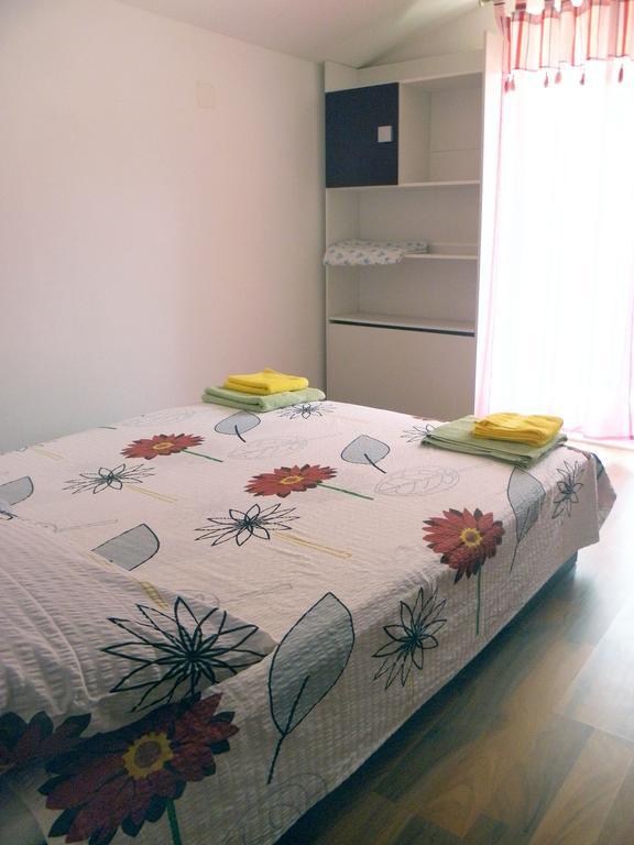 Apartments Mani Трогир Стая снимка